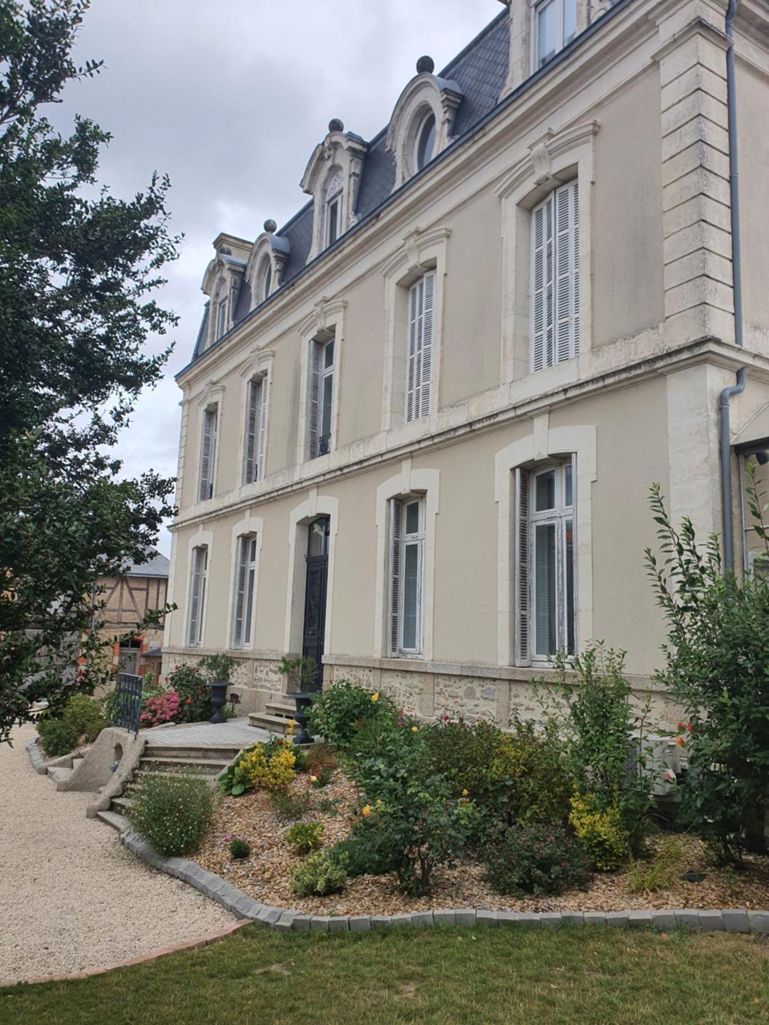 Les 5 Escales Parthenay Exterior foto